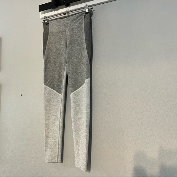 Women’s Outdoor Voices High Rise Gray Colorblock Size Medium Leggings - Picture 3 of 8